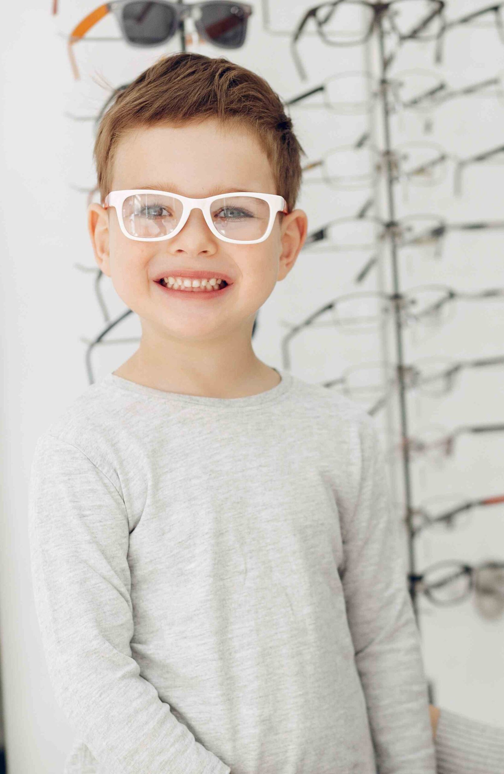 Gafas-Lentes-outfit-niño con gafas peq